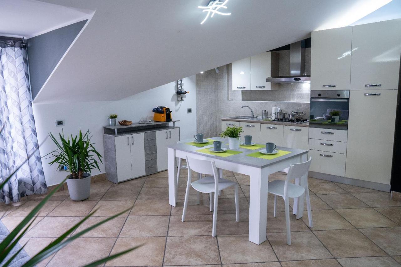 Attic A31 Apartament Rooftop Deluxe 산타 마리아 카푸아 베테레 외부 사진